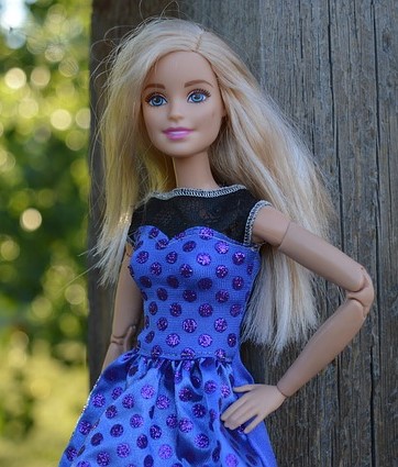 Picture of Barbie doll in blue dress